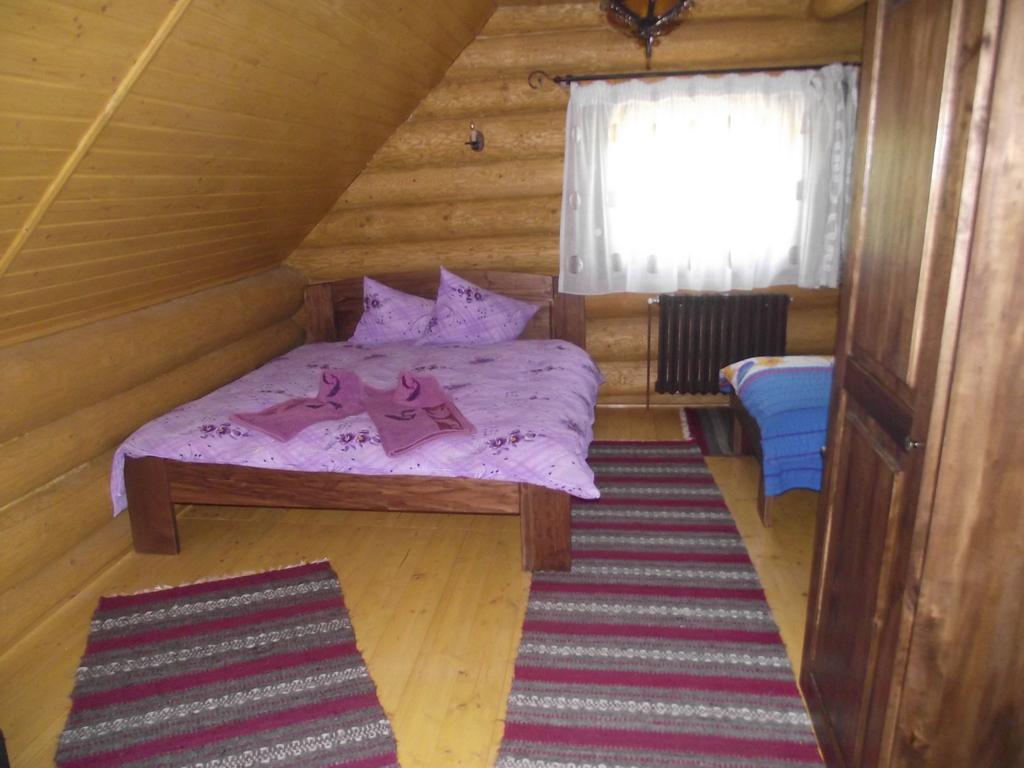 Cabana Piatra Runcului Vatra Moldoviţei Rum bild