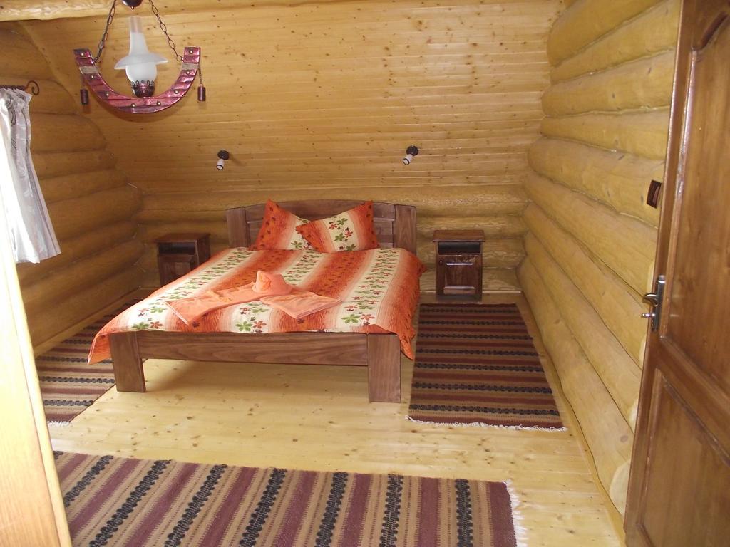 Cabana Piatra Runcului Vatra Moldoviţei Rum bild